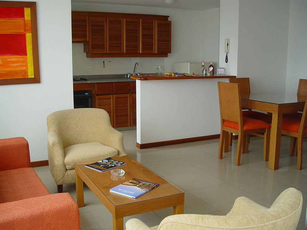 מדיין Portal Del Rodeo Apartahotel מראה חיצוני תמונה